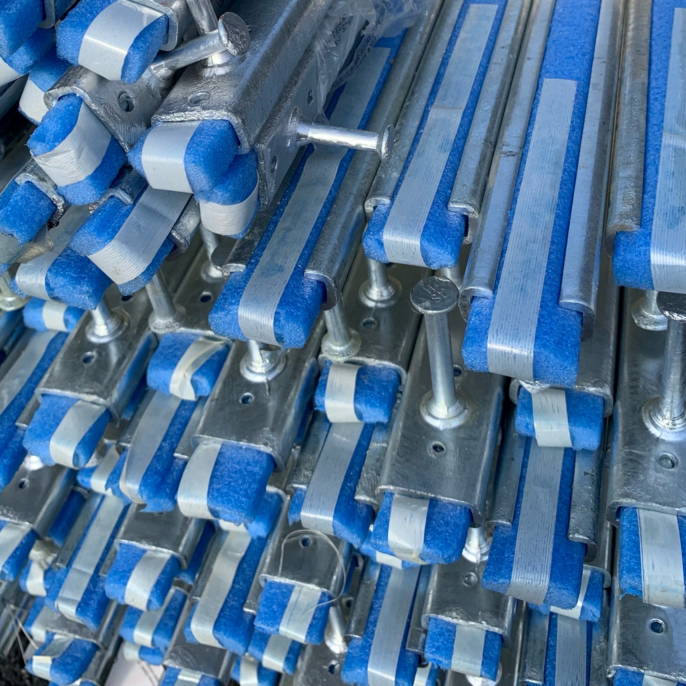 Hakron ankerrail uit voorraad leverbaar